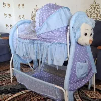 گهواره عروسکی و آغوشی بچه