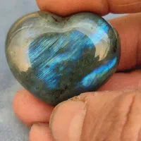 سنگ آرزو با نور آبی آسمانی