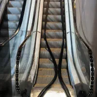 تعمیرو نگهداری تخصصی پله های برقی واسانسور