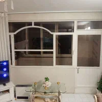 درب و پنجره فلزی با شیشه سالم