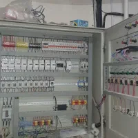برقکار تابلو برق صنعتی وتعمیر در محل سه فاز