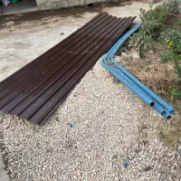 شاخه داربست خم زده و ورق رنگی