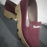 کتانی پوشیده شده|کیف، کفش، کمربند|رباط‌کریم, الارد|دیوار