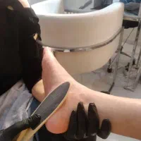 آموزش پدیکور و کاشت با آینده شغلی