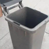 سطل زباله بزرگ ساده