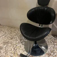 تعدادی صندلی ارایشگاه در حد نو وکم کار