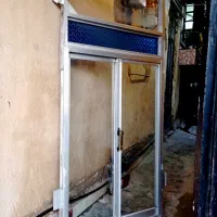 پنجره آلمنیوم کاملا سالم همراه با شیشه