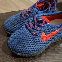 کفش بچگانه کاملا تمیز