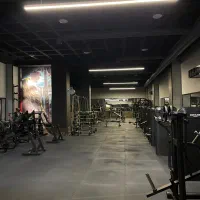 نیروی خدماتی آقا در باشگاه بدنسازی