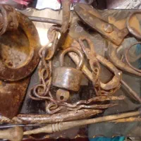 تعدادی اشیاء فلزی قدیمی