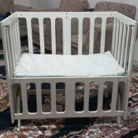 گهواره کنار مادر