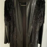 تعدادی پالتو و مانتو در حد نو قیمت مناسب