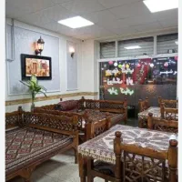 منشی خانم در رستوران