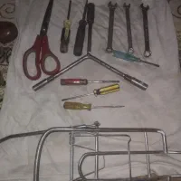 تعدادی اچار و پیچ گوشتی سالم