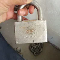 قفل و زنجیر