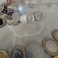 تعدادی سکه ایرانی وخارجی