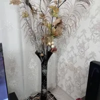 گلدان به همراه شاخه گلهای زیبای تزئینی