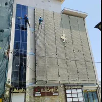 کاردر ارتفاع نماشویی عایق نانو نقاشی پیچ و رولپلاک|خدمات پیشه و مهارت|رشت, بلوار گیلان|دیوار