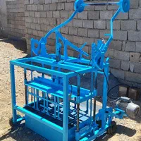 تعدادی دستگاه بلوکزن و خلاطه