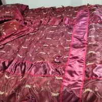 روتختی ساتن حریر زرشکی خوشرنگ حوش طرح