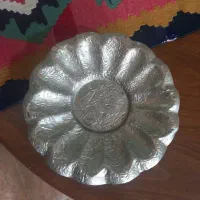 سینی برنج و ظرف پایه دار مسی عتیقه|کلکسیون اشیاء عتیقه|شیراز, شهرک سراج‎|دیوار