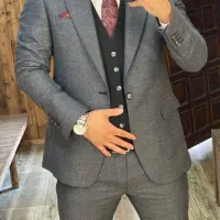 کت و شلوار AVEST سایز ۵۴ در حد نو