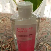 محلول پاک کننده وروشن کننده پوست