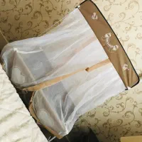 گهواره کنار تخت مادر