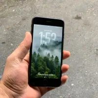 ایفون se 64 گیگ 2020