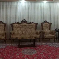 دو دست مبل راحتی و سلطنتی|مبلمان خانگی و میز عسلی|اراک, |دیوار