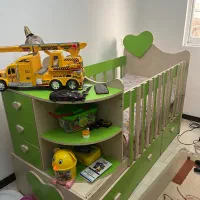 تخت و دو تا کمد کودک