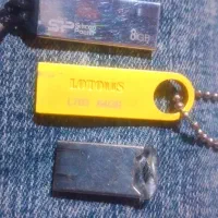 ۳عدد فلش برند معروف و ۲دد چراغ هالوژن