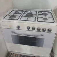 2اجاق گاز5شعله یکی فردار(سفید)و یکی طرح فر (مشکی)