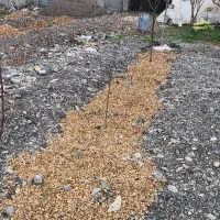 پوست بادام زمینی ، خاک برگ  ابیاری قطره ای مالچ اب