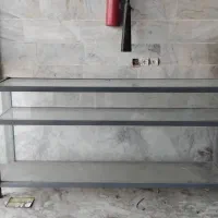 میز ویترین با شیشه نشکن