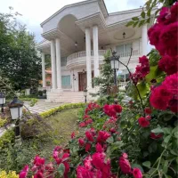 عمارت باغی۷۰۰متری /استخرداخلی/زیرقیمت بعلت مهاجرت