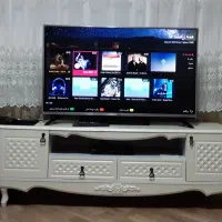 ال ای دی 43 ال جی  اینج همراه با میز