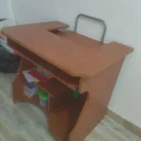 میز تحریر و کامپیوتر