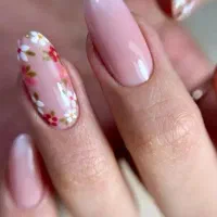 آموزش ناخن همراه با مدرک و کلیه خدمات ناخن