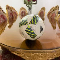 توپ فوتبال آدیداس