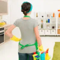 خانم جوان برای کارهای منزل حتی اتباع