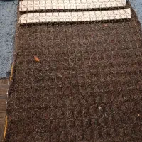 اسکلت تشک دونفره بدون روکش کاملا فنرهاسالم هستند