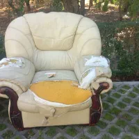 بدنه مبل خارجی نیاز به تعمیر دارد|مبلمان خانگی و میز عسلی|چهارباغ, |دیوار