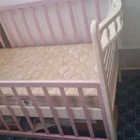 تخت کنار مادر