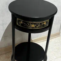 میز تلفن کنار سالن