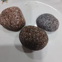 سه عدد سنگ خاص