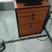 میز سه کشو ، منگنه ، دستگاه حضور و غیاب