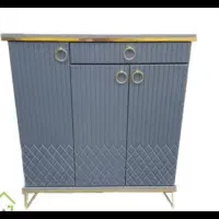 جاکفشی و میز تلویزیون