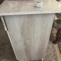 فروش میز تحریر ام دی اف در حد نو- پایه دار