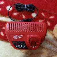 باتری و شارژر 12ولت میلواکی